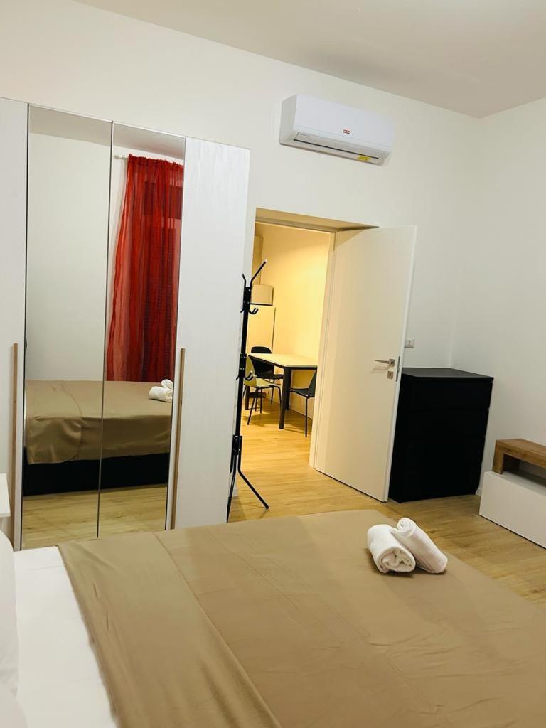 Easy Room Italy Rogoredo Milan Bagian luar foto